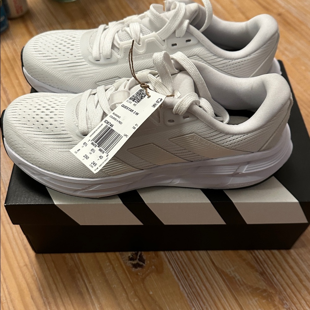 Adidas QUESTAR Women's 8m White Athletic Running Sneakers ID8746 True to Size. - Picture 3 of 4